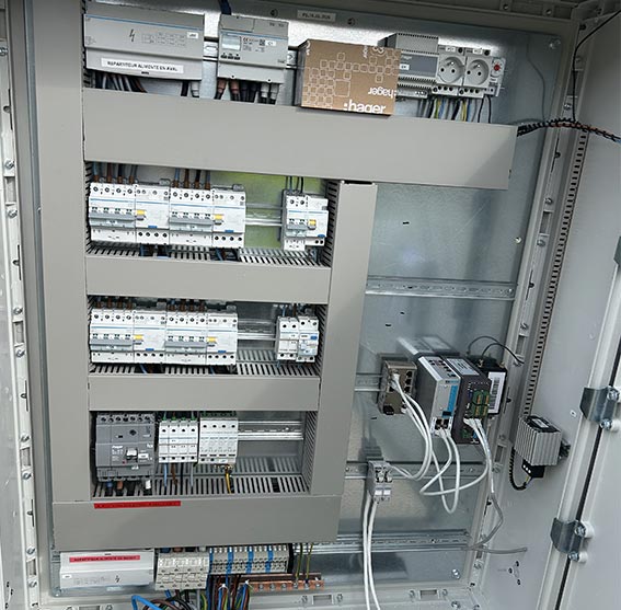 Tableau électrique dans une installation tertiaire