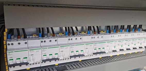 Disjoncteur électrique dans une installation tertiaire
